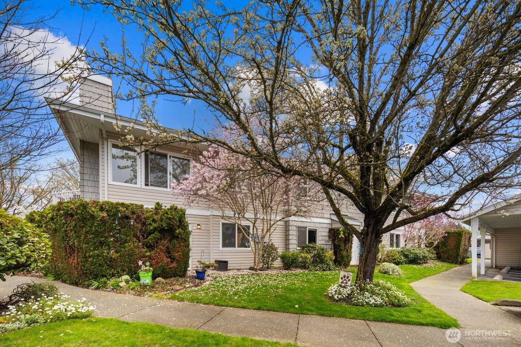 Photo of 11130 SE 208th Street #H103, Kent, WA 98031 (MLS # 2505560)