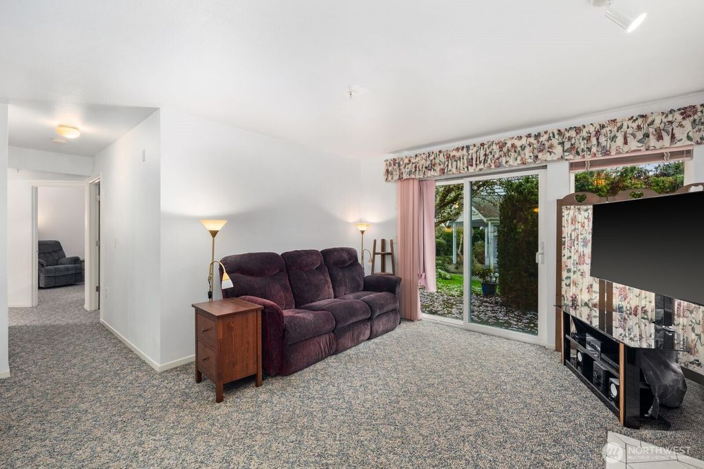 Photo of 11130 SE 208th Street #H103, Kent, WA 98031 (MLS # 2505560)