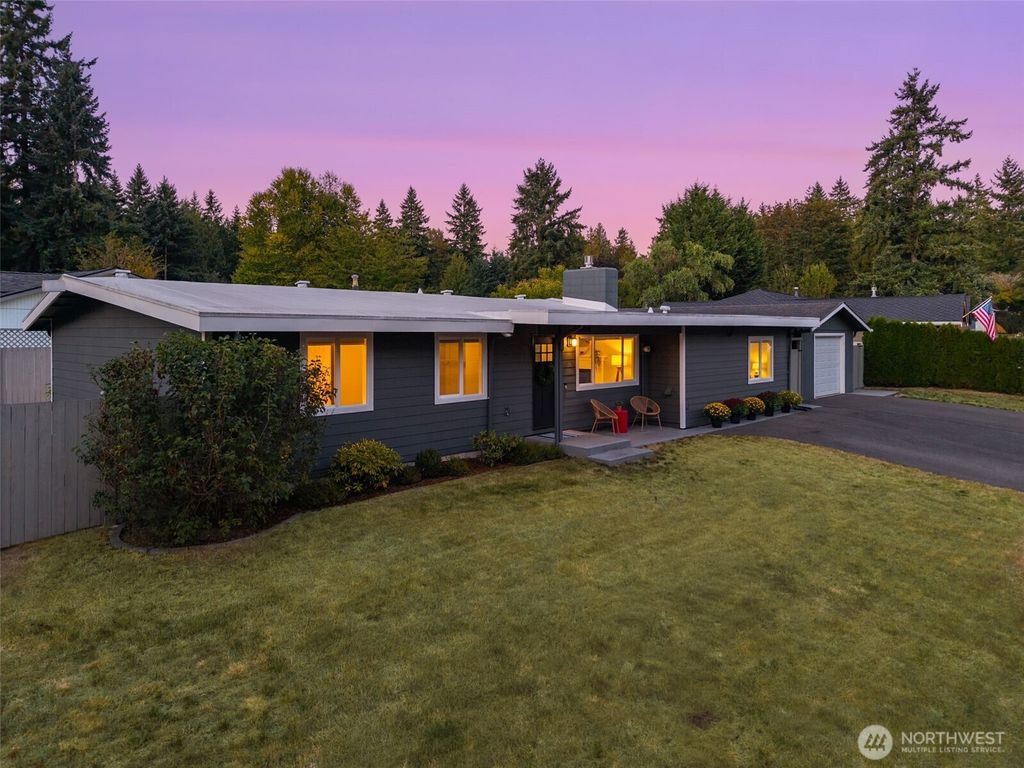 Photo of 20904 NE 91st Street, Redmond, WA 98053 (MLS # 2437378)