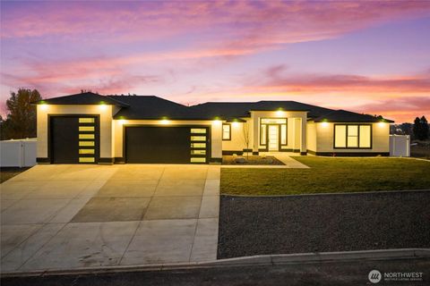 Photo of 7838 NE Blue Jay Dr Dr, Moses Lake, WA 98837 (MLS # 2454863)