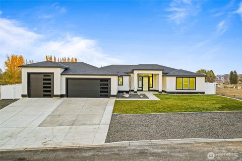 Photo of 7838 NE Blue Jay Dr Dr, Moses Lake, WA 98837 (MLS # 2454863)