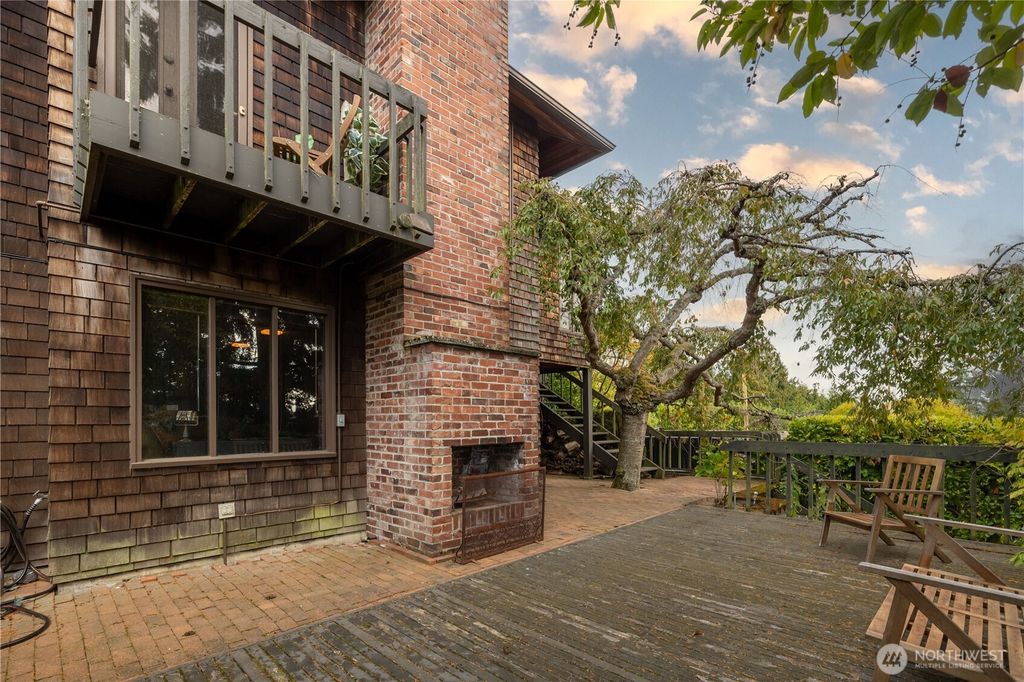 Photo of 3034 30th Avenue W, Seattle, WA 98199 (MLS # 2444536)