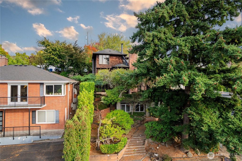 Photo of 3034 30th Avenue W, Seattle, WA 98199 (MLS # 2444536)