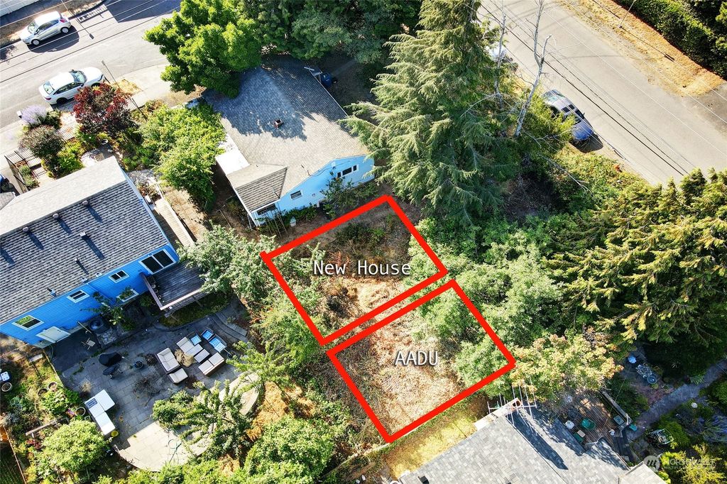 Photo of 303 NE 115th Street, Seattle, WA 98125 (MLS # 2138675)