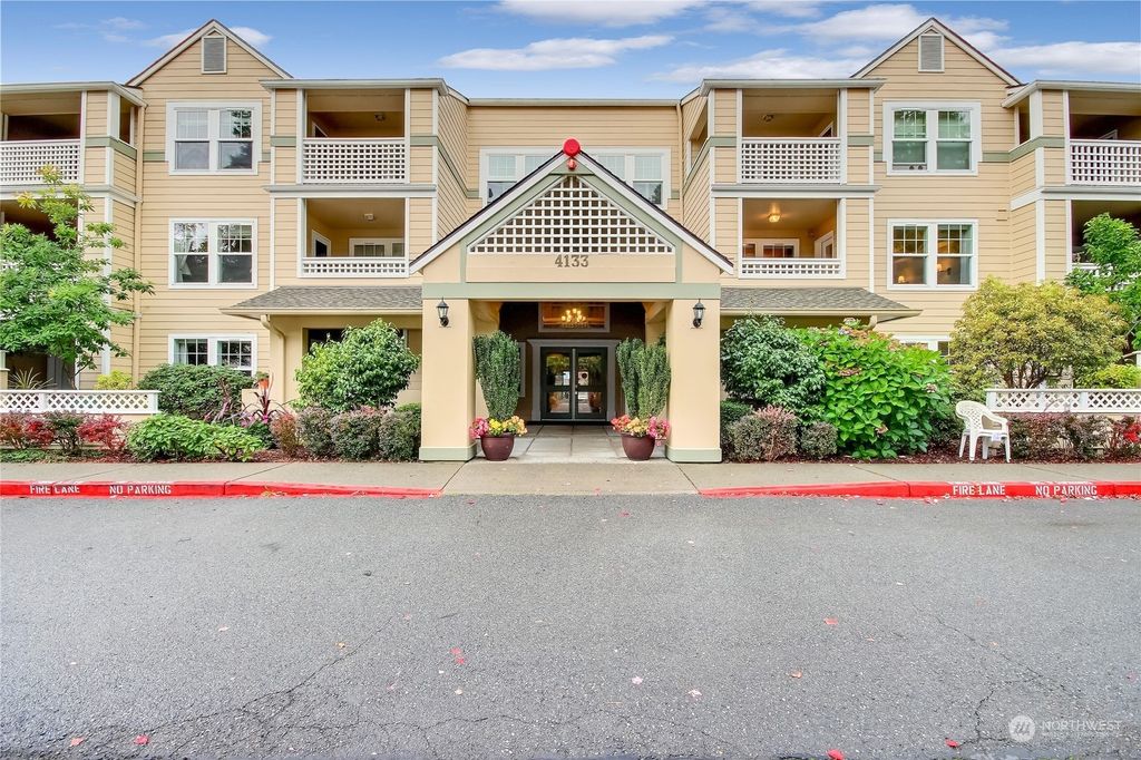 Photo of 4133 224th Lane SE #209, Issaquah, WA 98029 (MLS # 2169661)