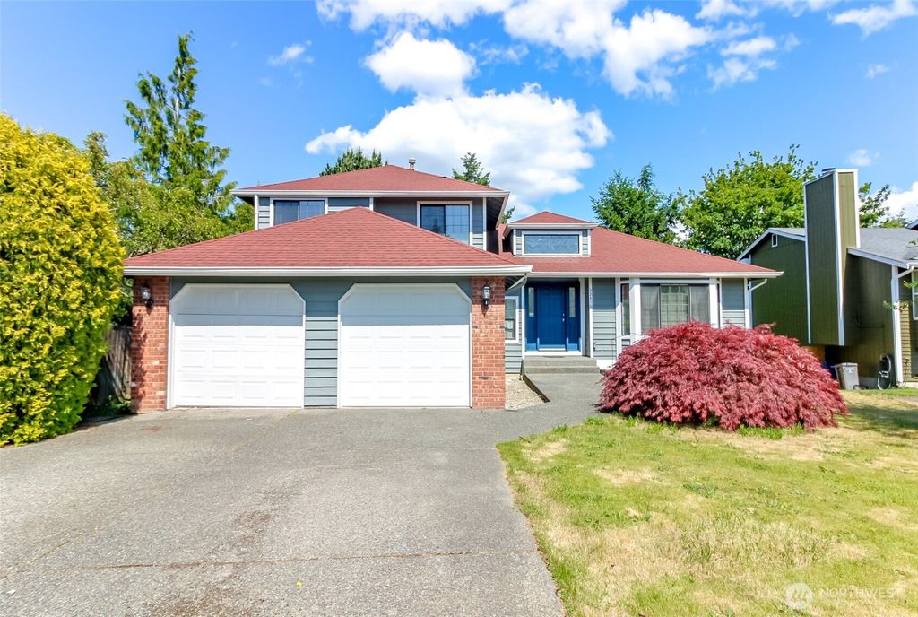 Photo of 32416 18th Avenue SW, Federal Way, WA 98023 (MLS # 2384198)