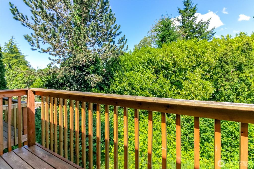 Photo of 32416 18th Avenue SW, Federal Way, WA 98023 (MLS # 2384198)