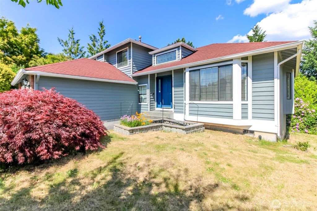 Photo of 32416 18th Avenue SW, Federal Way, WA 98023 (MLS # 2384198)