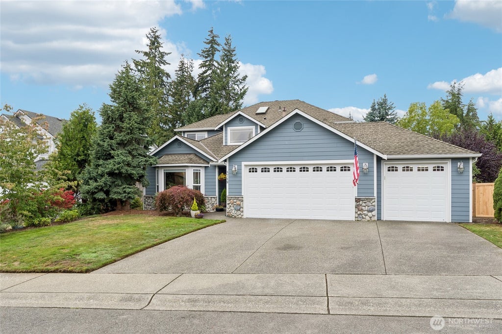 Photo of 5718 Hillpointe Circle, Lynnwood, WA 98037 (MLS # 2584568)