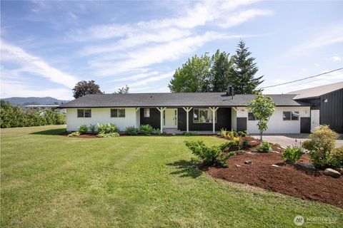 Photo of 319 Vancouver Street, Sumas, WA 98295 (MLS # 2532587)