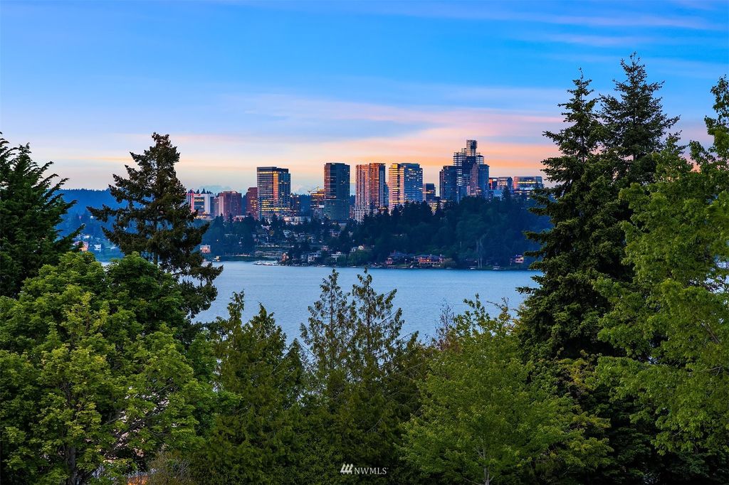 Photo of 2211 72nd Avenue SE, Mercer Island, WA 98040 (MLS # 1931456)