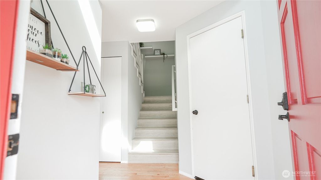 Photo of 24218 SE 44th Street, Sammamish, WA 98029 (MLS # 2357892)