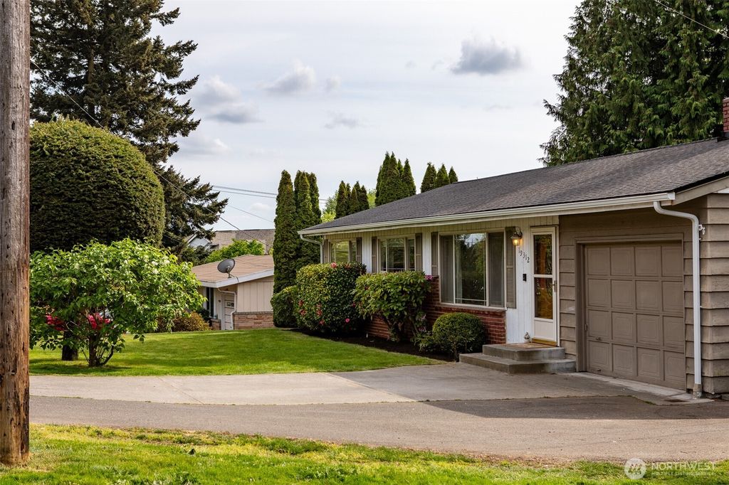 Photo of 19312 48th Avenue W, Lynnwood, WA 98036 (MLS # 2520847)