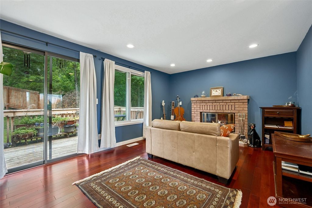 Photo of 1417 S 263rd Place, Des Moines, WA 98198 (MLS # 2382151)