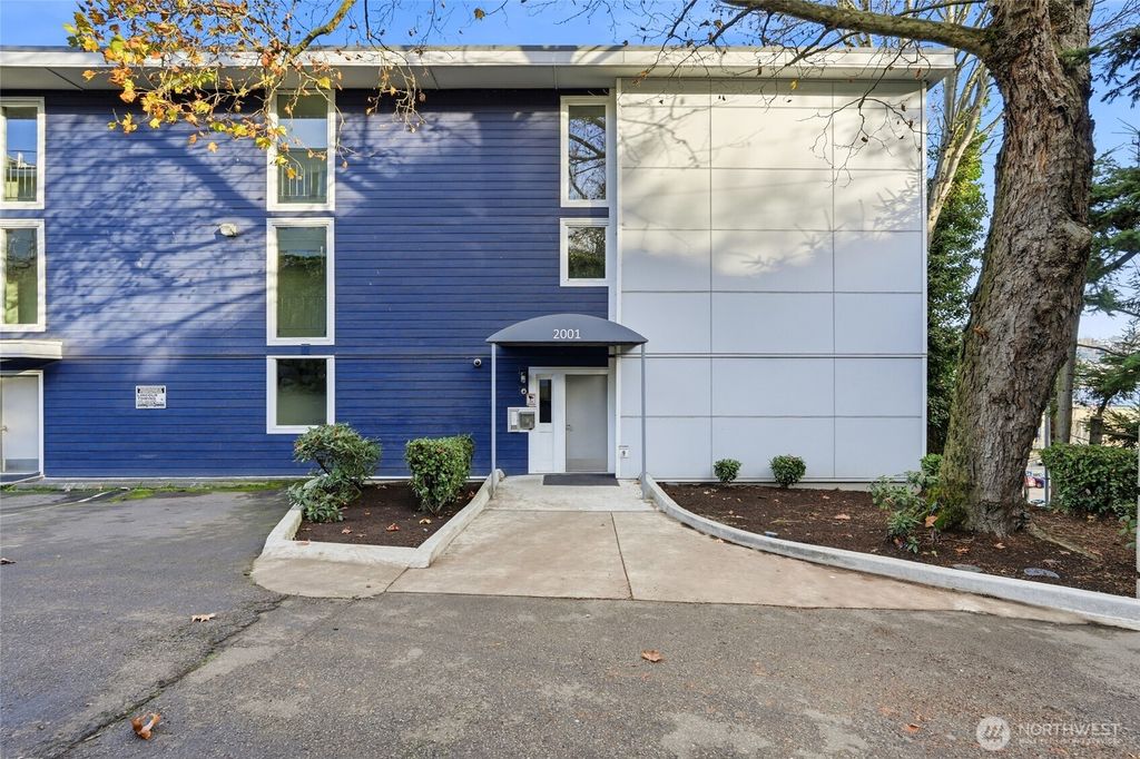 Photo of 2001 Westlake Avenue N #32, Seattle, WA 98109 (MLS # 2454283)