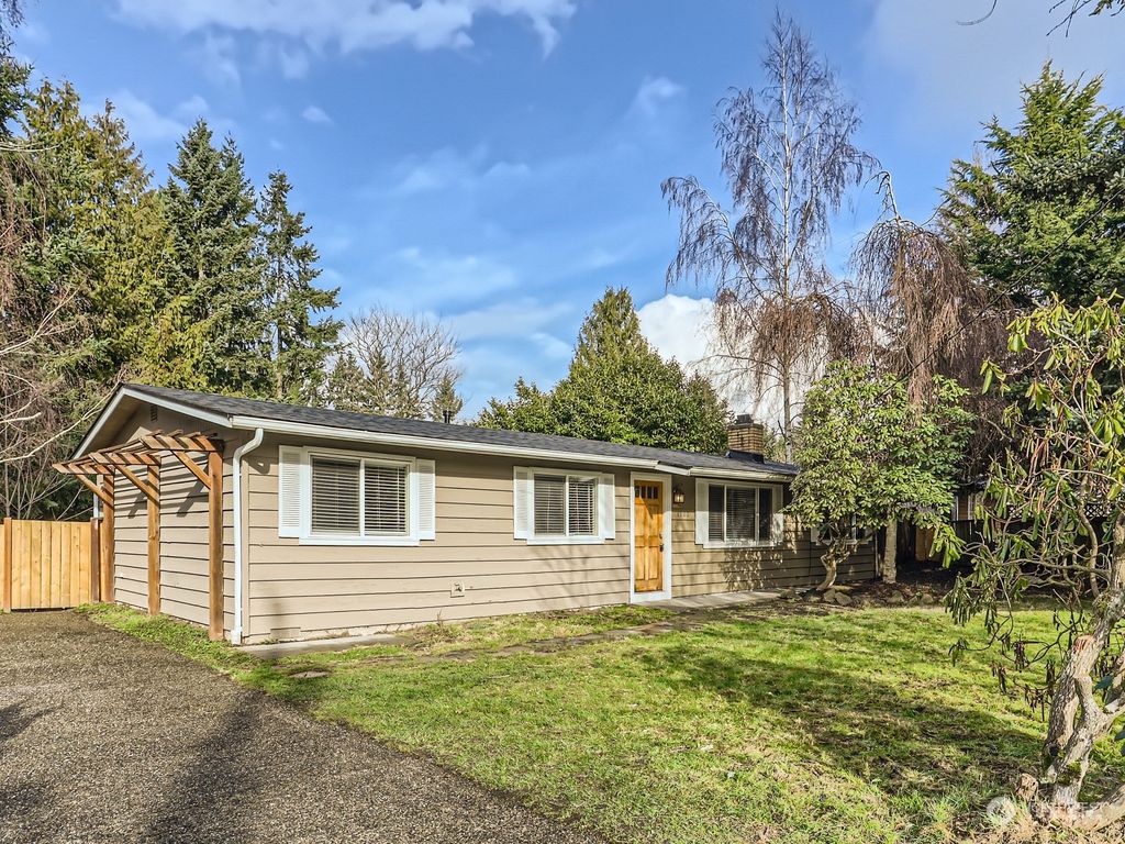 Photo of 8702 NE 140th Street, Kirkland, WA 98034 (MLS # 2195784)