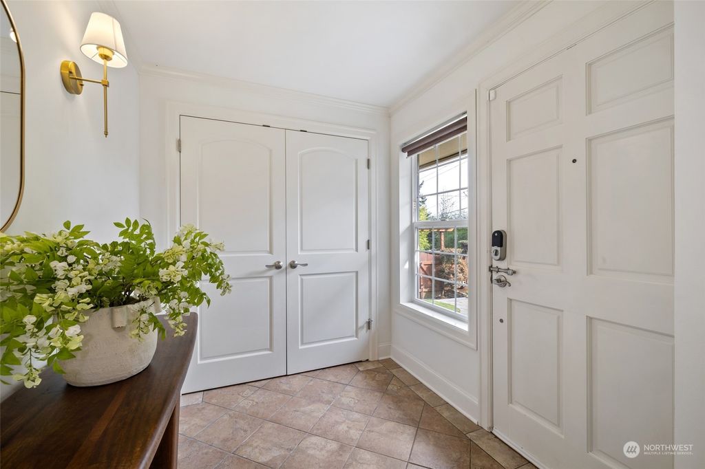 Photo of 2405 80th Avenue NE, Medina, WA 98039 (MLS # 2222459)