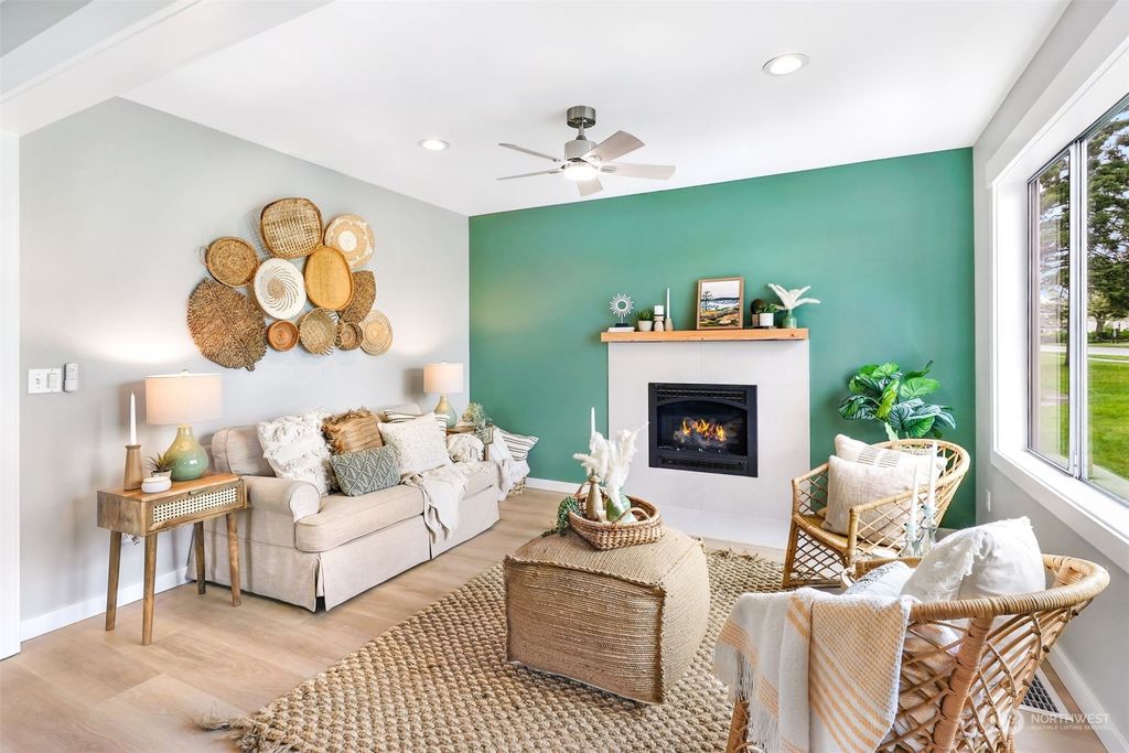 Photo of 2030 Summit Avenue, Everett, WA 98201 (MLS # 2229255)