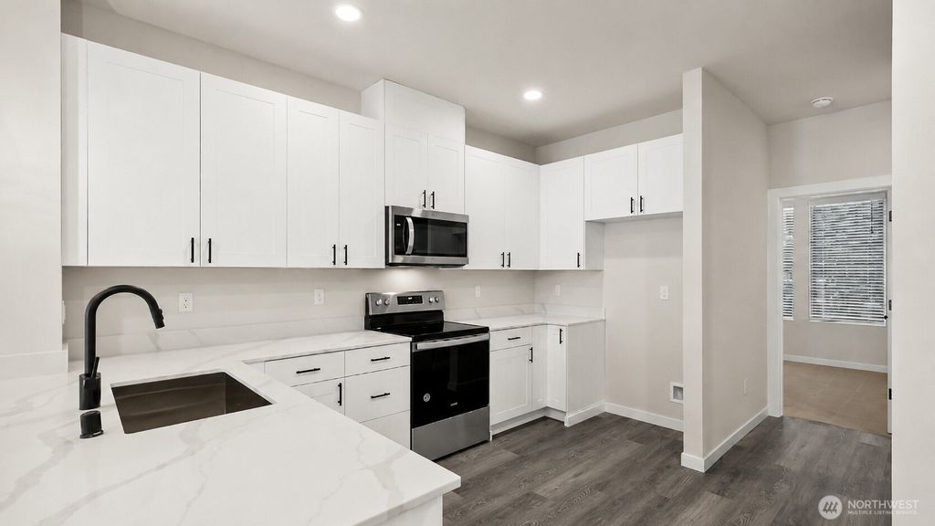 Photo of 16124 Cascadian Wy WAY #B4, Bothell, WA 98012 (MLS # 2553671)