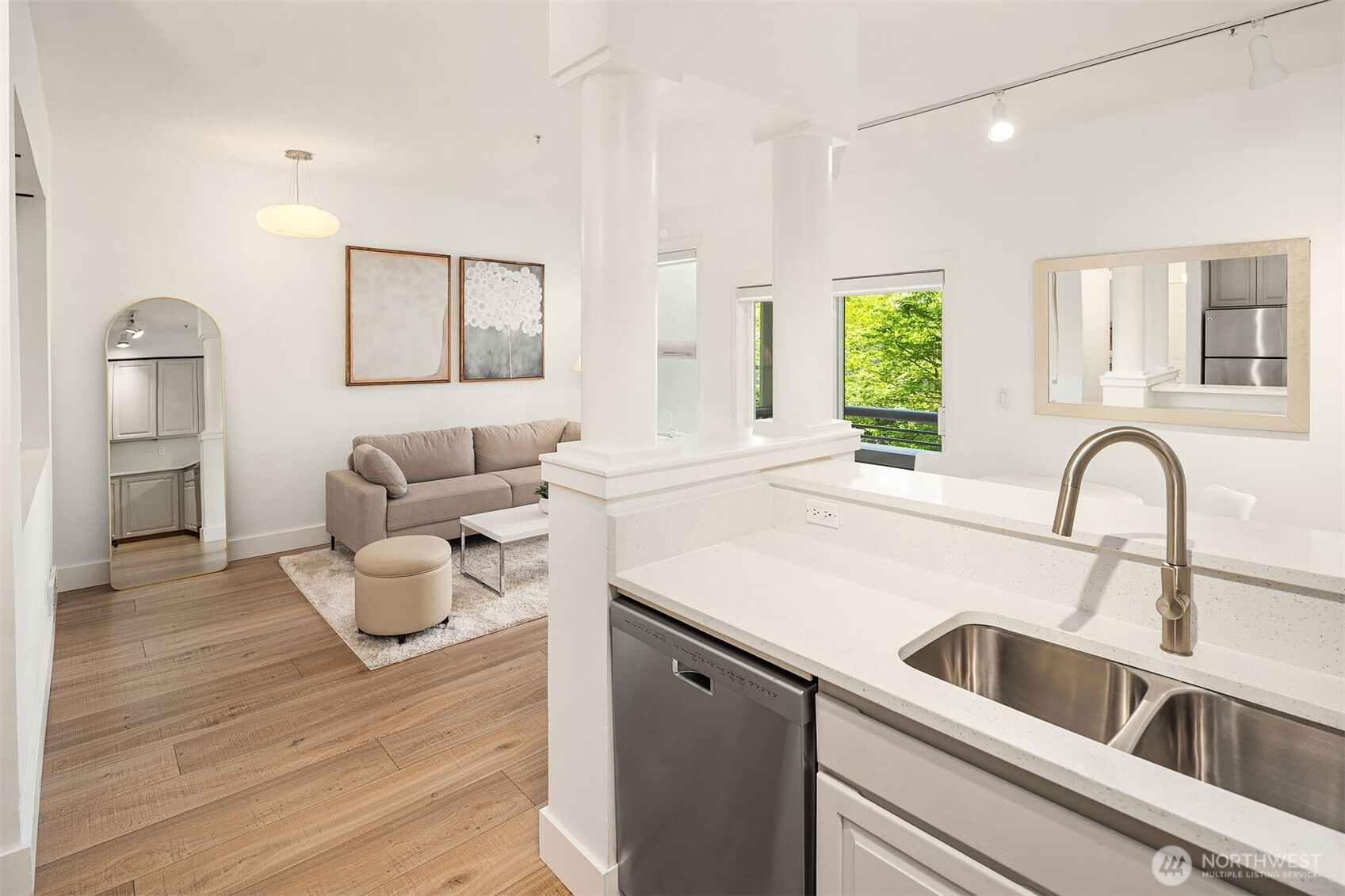 10042 Main Street 206