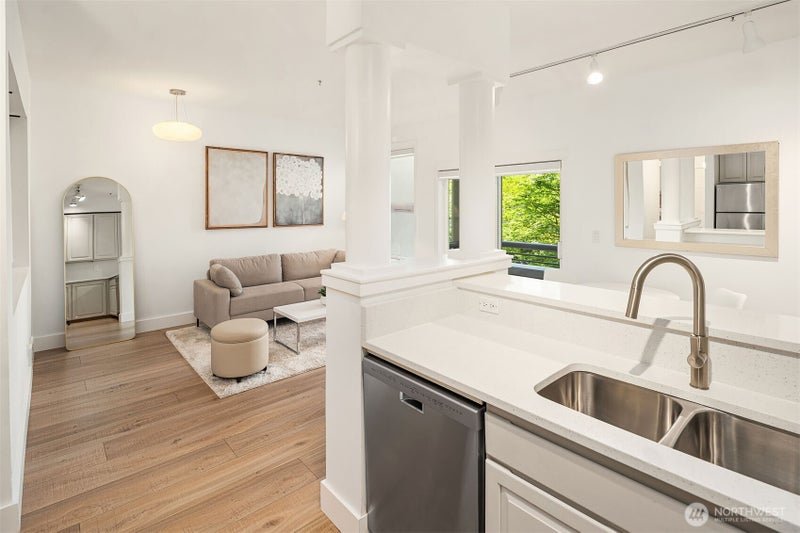 10042 Main Street 206
