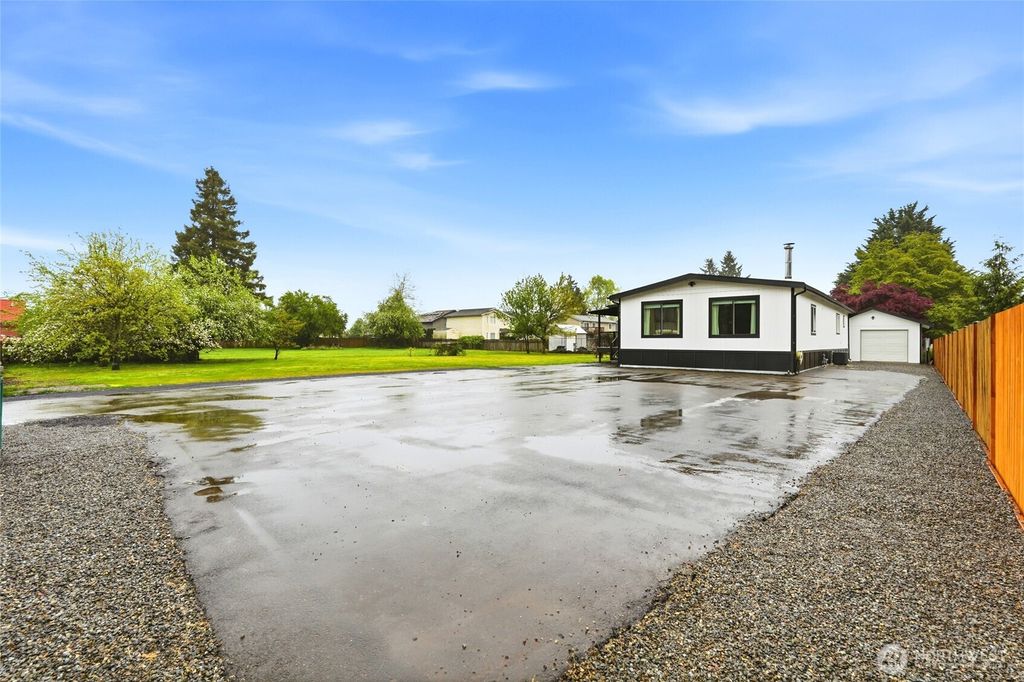 Photo of 115 1/2 3rd Avenue SW, Pacific, WA 98047 (MLS # 2512284)