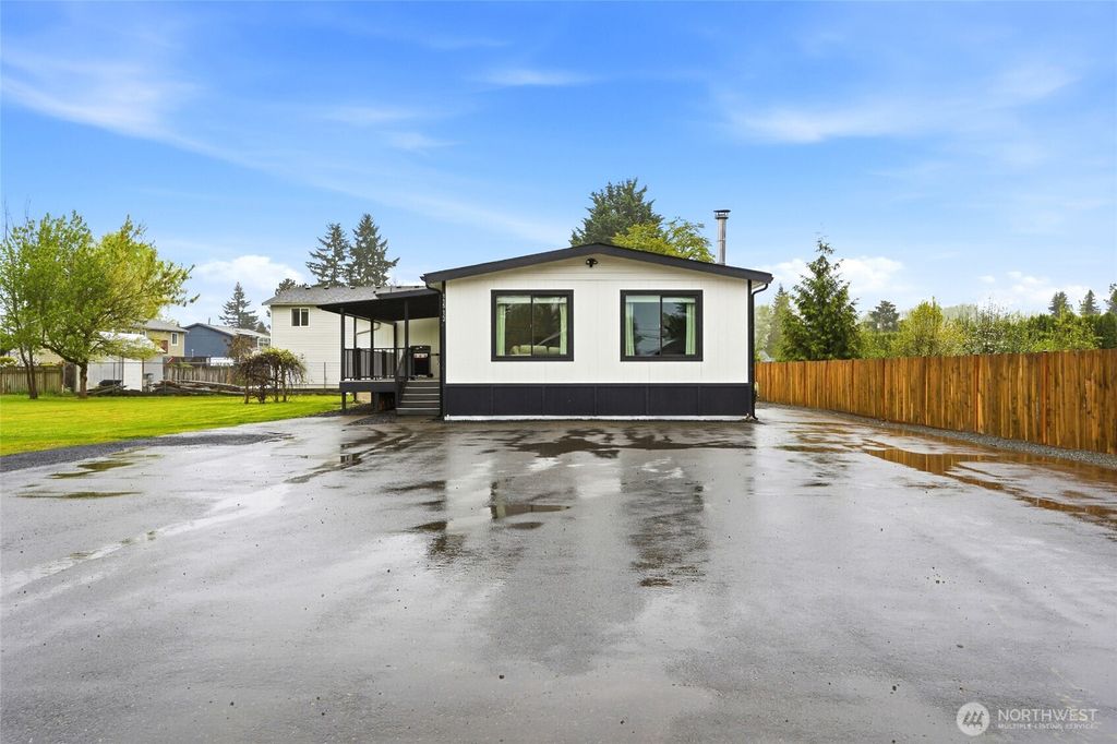Photo of 115 1/2 3rd Avenue SW, Pacific, WA 98047 (MLS # 2512284)