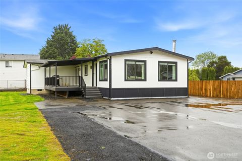 Photo of 115 1/2 3rd Avenue SW, Pacific, WA 98047 (MLS # 2512284)