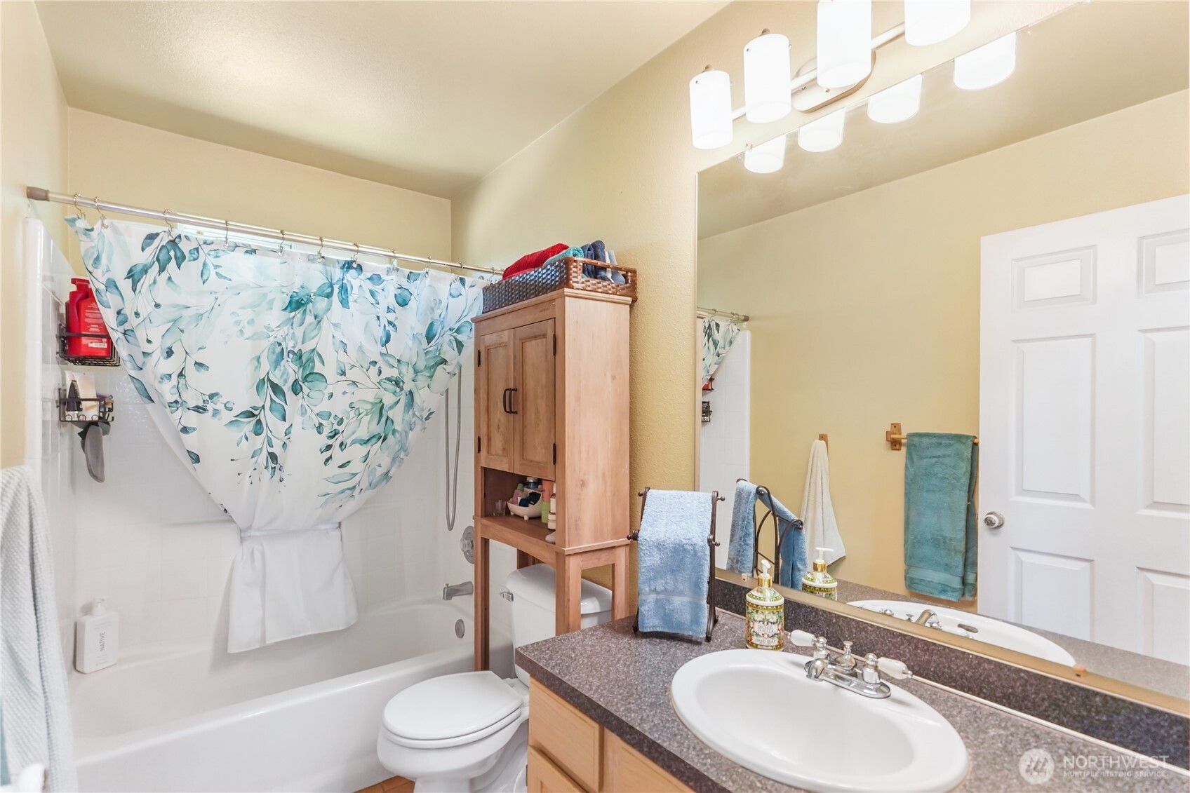 Leavenworth, Washington 98826, United States, 3 Bedrooms Bedrooms, ,3 BathroomsBathrooms,Residential,Active,189981