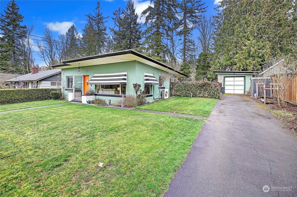 Photo of 425 E View Ridge Drive, Everett, WA 98203 (MLS # 2053029)
