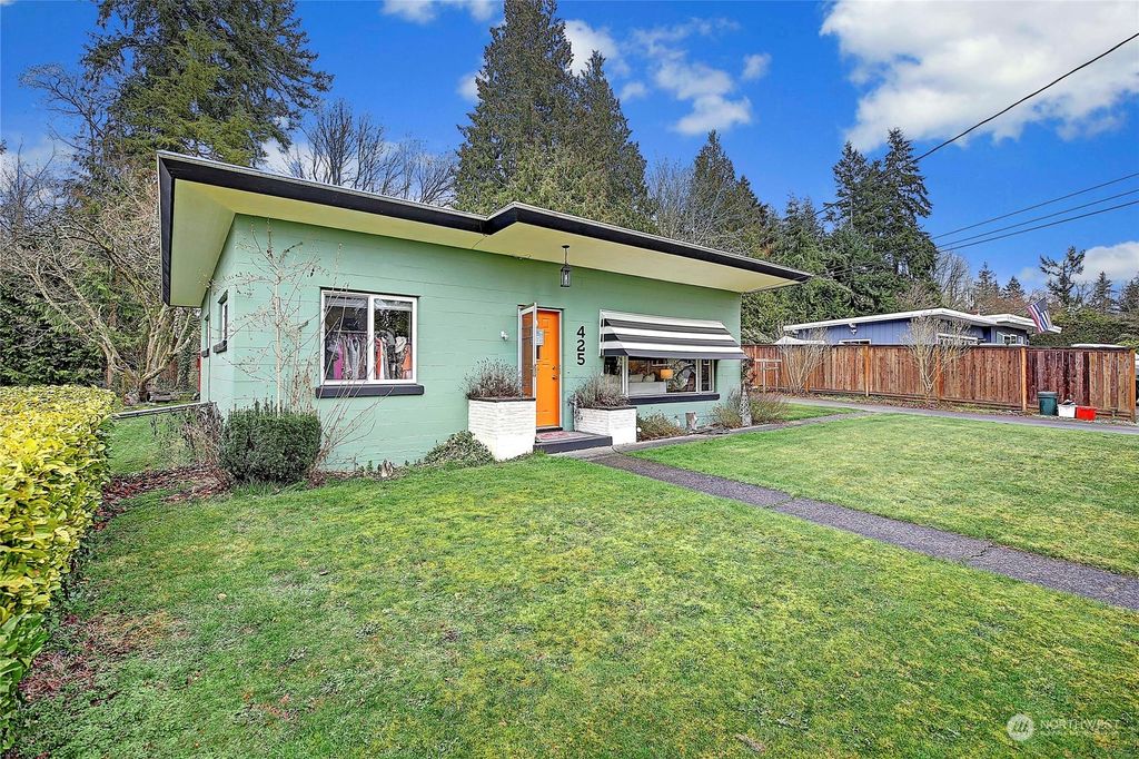 Photo of 425 E View Ridge Drive, Everett, WA 98203 (MLS # 2053029)