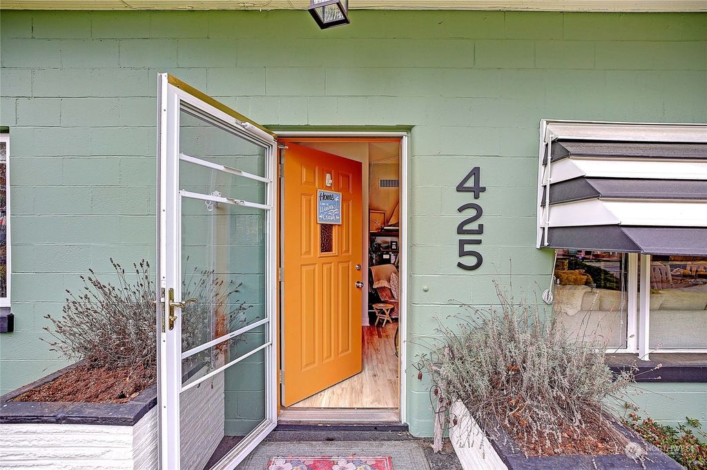 Photo of 425 E View Ridge Drive, Everett, WA 98203 (MLS # 2053029)