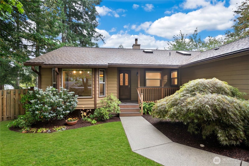 1705 Medallion Loop NW