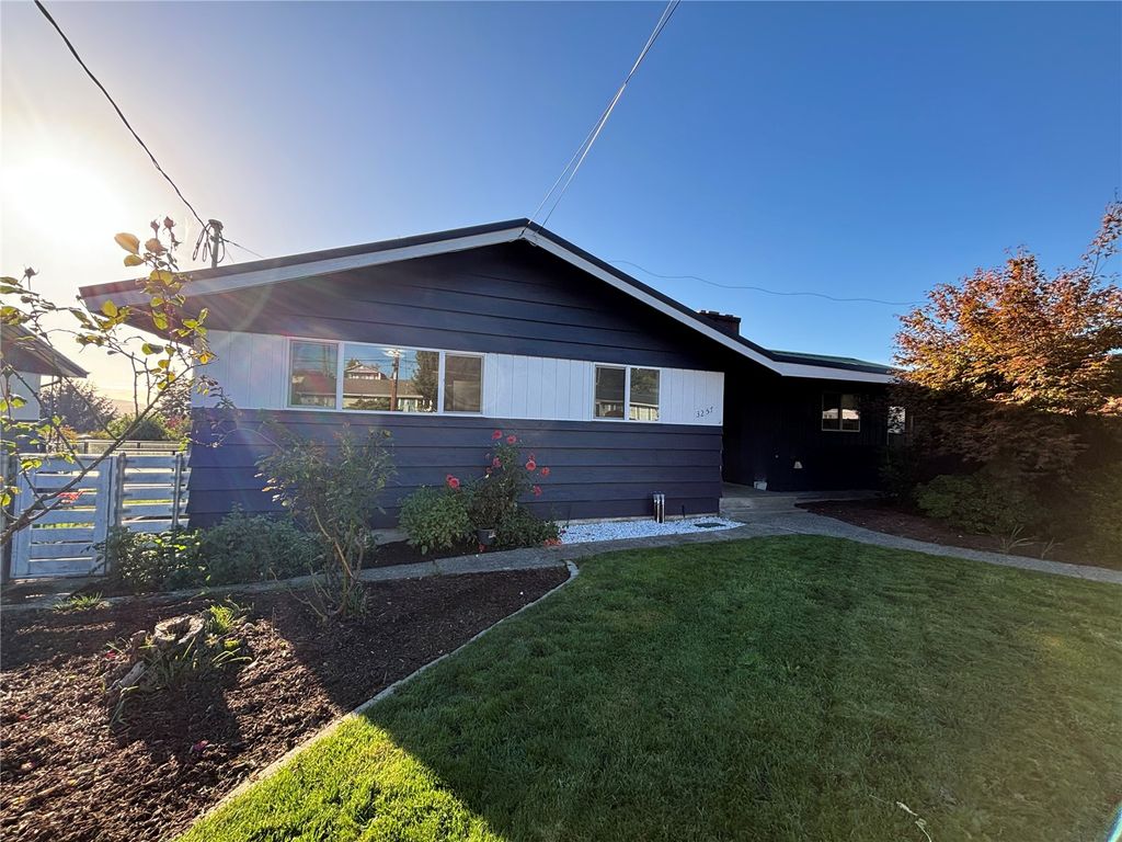 Photo of 3257 Halverson Avenue, Bremerton, WA 98310 (MLS # 2476352)
