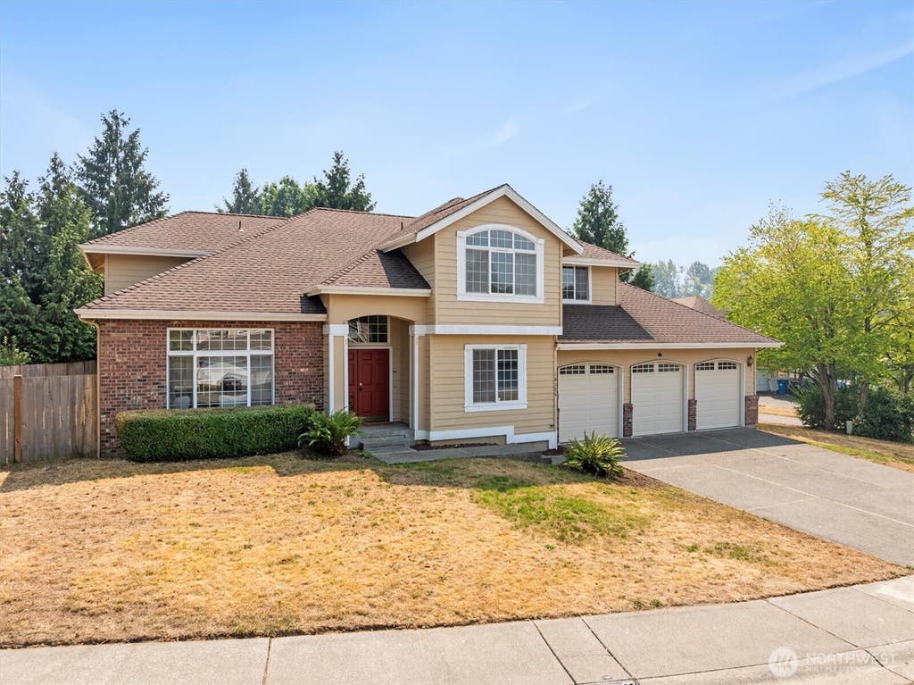 Photo of 10325 SE 185th Place, Renton, WA 98055 (MLS # 2564979)