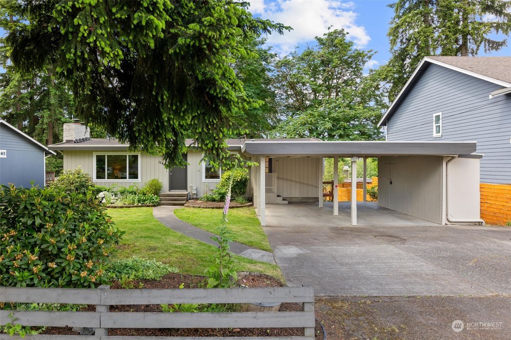 Photo of 15441 81st Avenue NE, Kenmore, WA 98028 (MLS # 2248605)