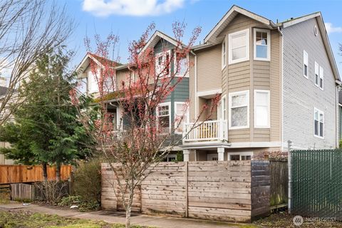 Photo of 12535 27th Avenue NE, Seattle, WA 98125 (MLS # 2461564)