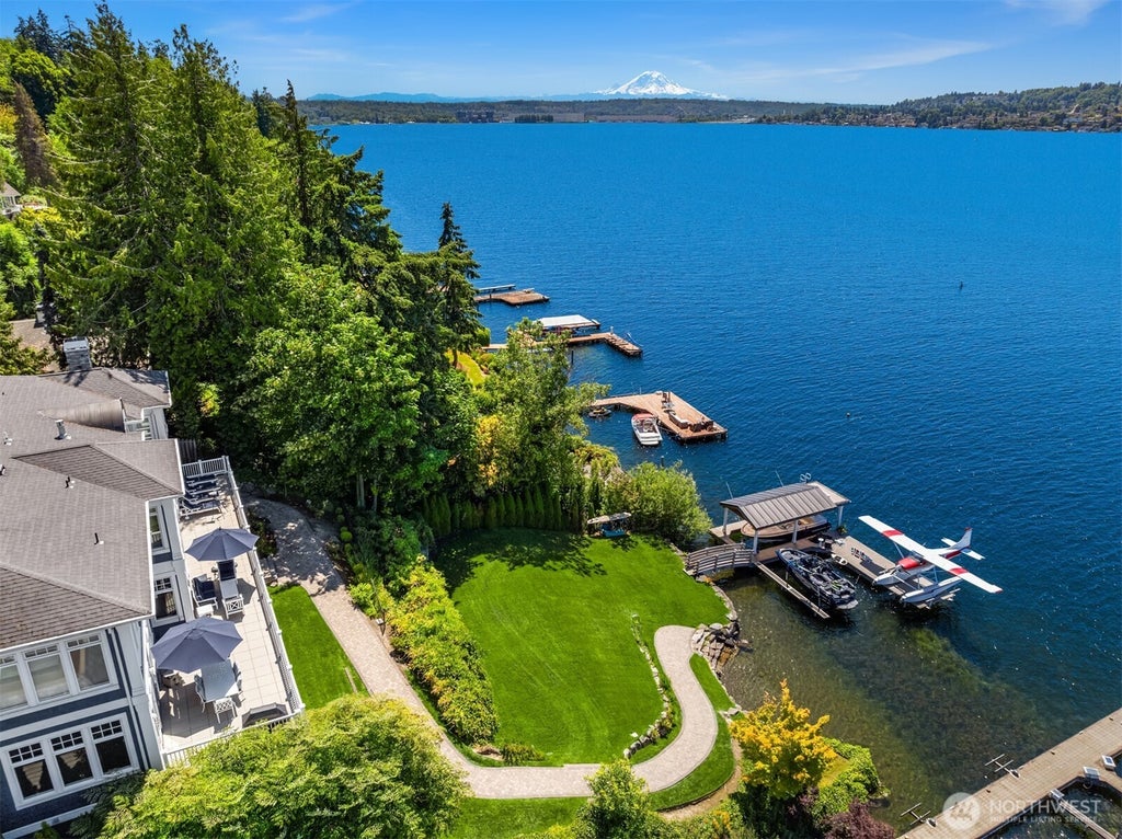 Photo of 8233 W Mercer Way, Mercer Island, WA 98040 (MLS # 2498514)