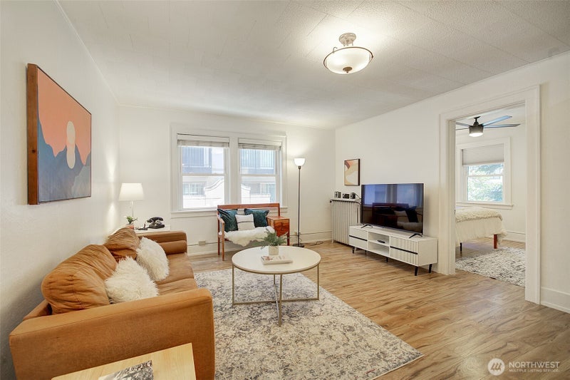 4725 15th Avenue NE 16