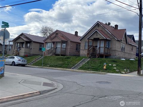 Photo of 500 -502-504 Methow Street, Wenatchee, WA 98801 (MLS # 2493734)