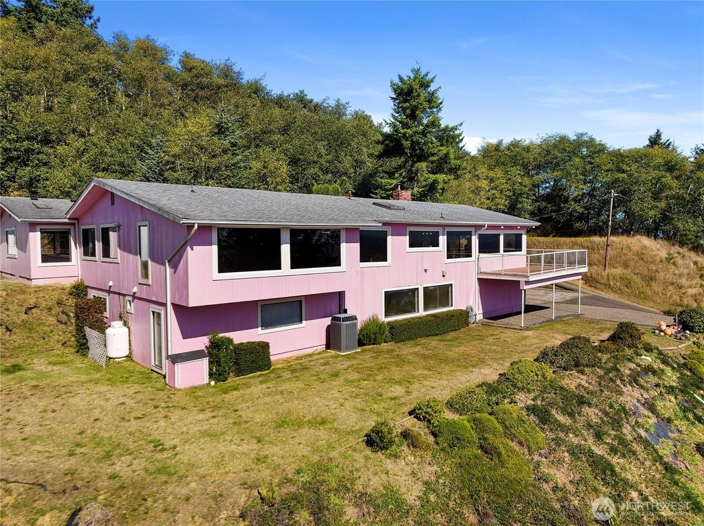 Photo of 193 Robert Gray Drive SW, Ilwaco, WA 98624 (MLS # 2523326)