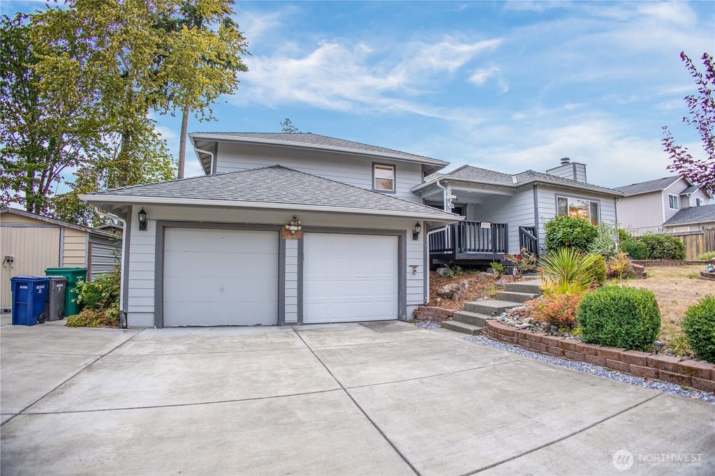 Photo of 28106 29th Avenue S, Federal Way, WA 98003 (MLS # 2434954)