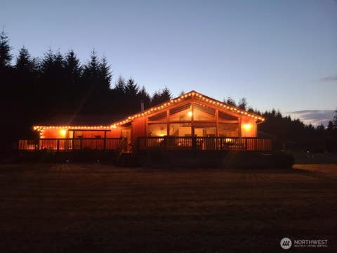 Photo of 144 Ciannigan Hill Road, Silver Creek, WA 98585 (MLS # 2552739)