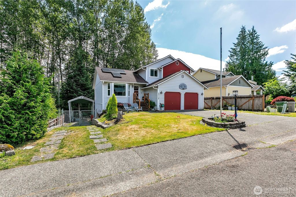 Photo of 25128 168th Place SE, Covington, WA 98042 (MLS # 2401715)