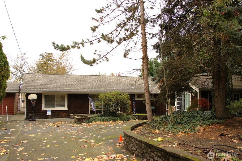 Photo of 11644 NE 80th Street, Kirkland, WA 98033 (MLS # 2497090)