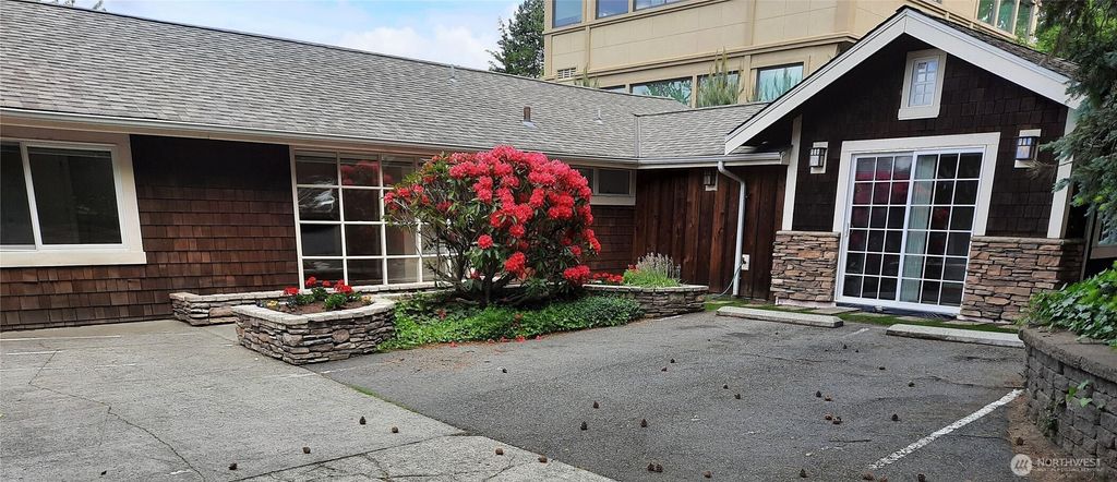 Photo of 11644 NE 80th Street, Kirkland, WA 98033 (MLS # 2497090)