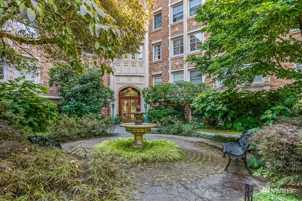 Photo of 5810 Cowen Place NE #208, Seattle, WA 98105 (MLS # 1983305)