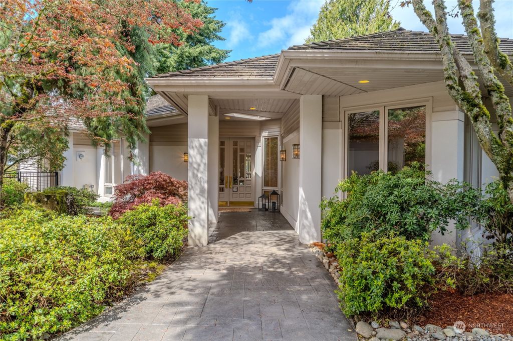 Photo of 18208 NW Montreux Drive, Issaquah, WA 98027 (MLS # 2223781)
