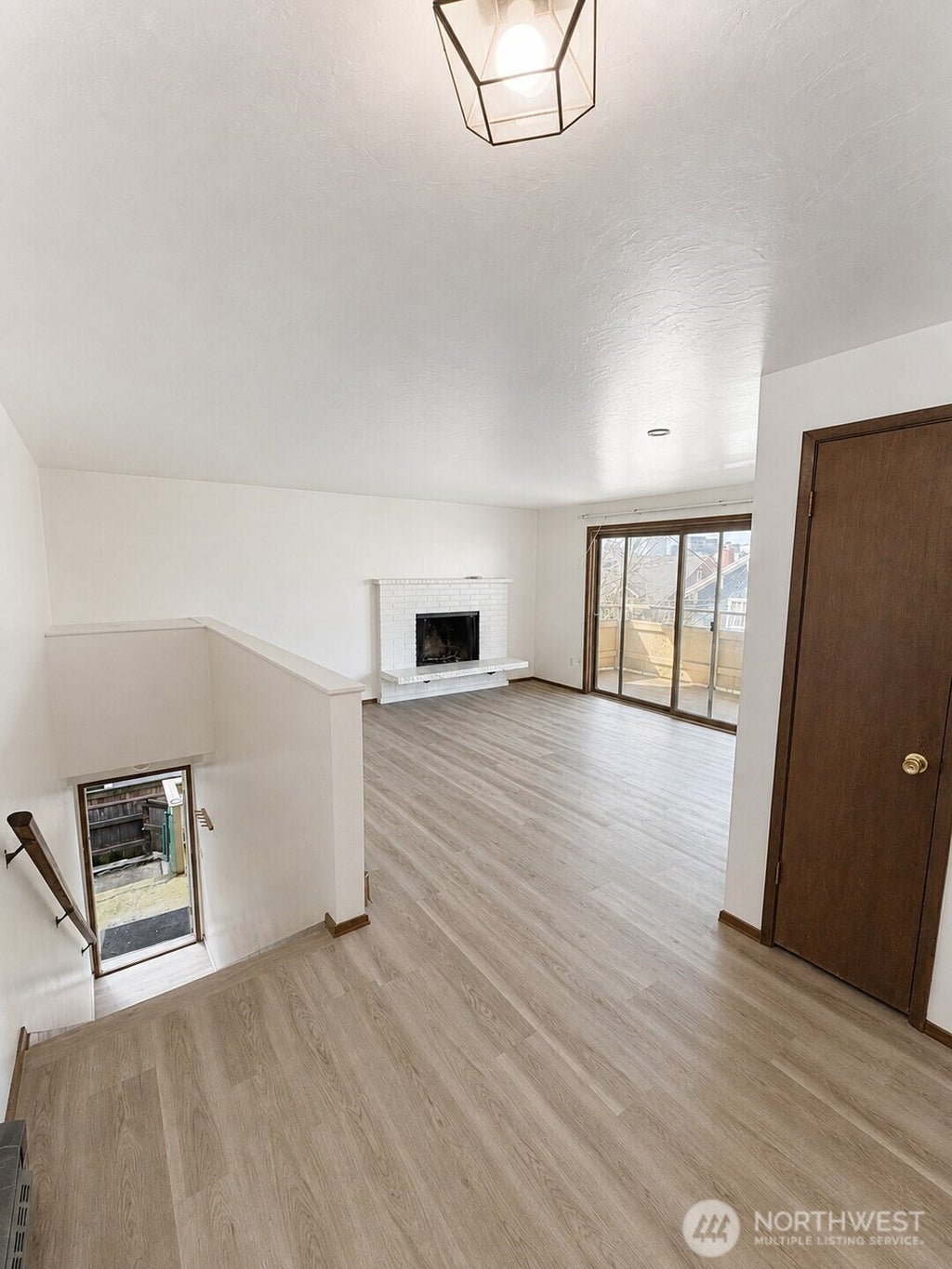 Photo of 426 11th Avenue E, Seattle, WA 98102 (MLS # 2583141)
