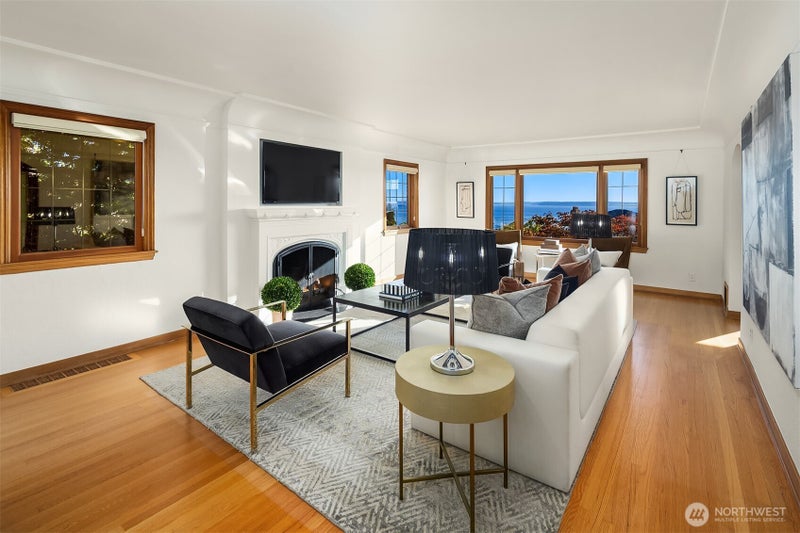 2301 Rosemont Place W